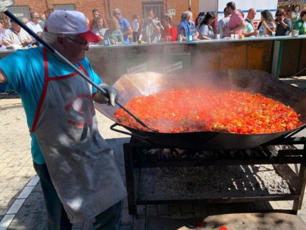 Pimentada  a los asisntentes a la Feria del Pimiento Morrón