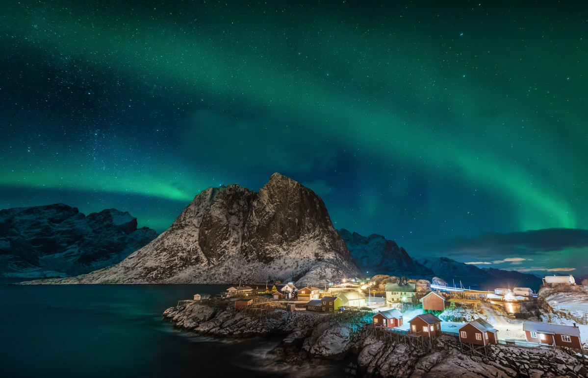 Hamnoy Lofoten i nordlys Norge HGR 116491 +Foto Stian  Klo