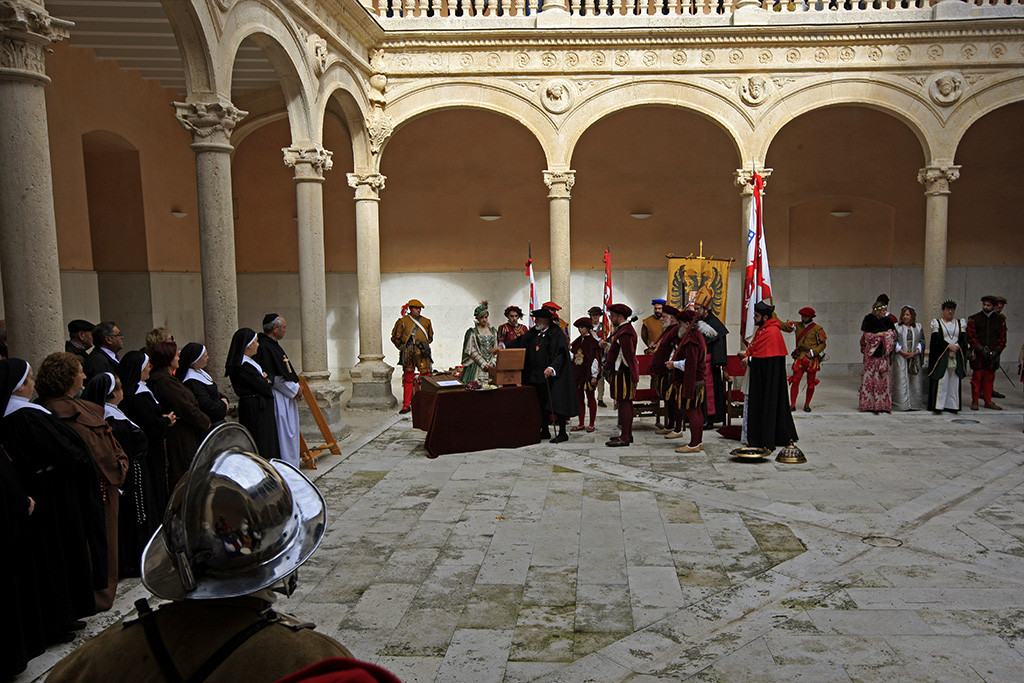 Llegada de Carlos V a Medina15