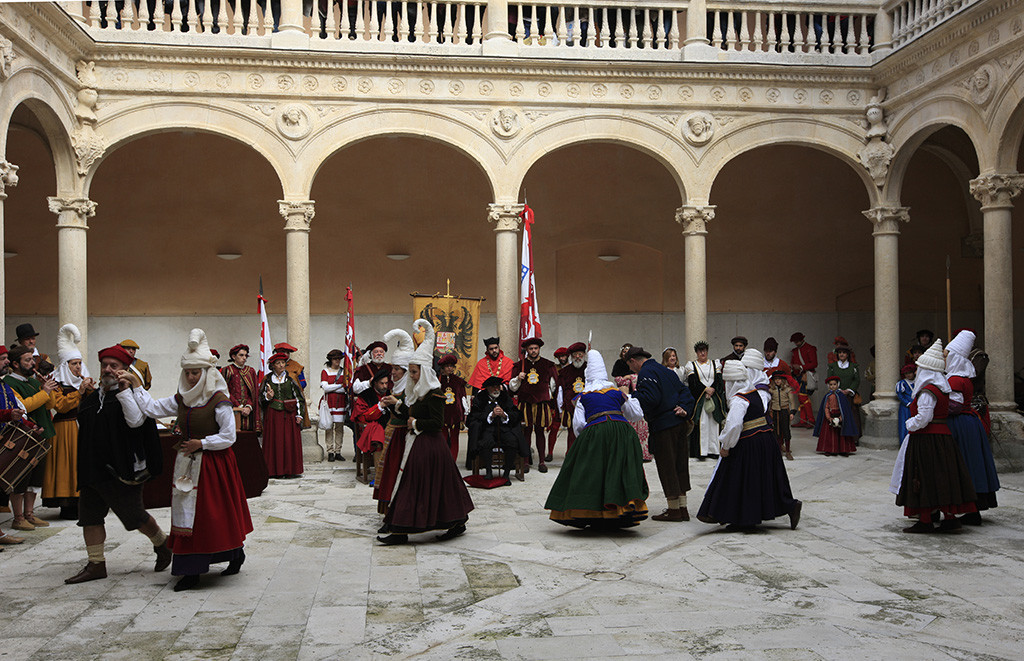 Llegada de Carlos V a Medina14
