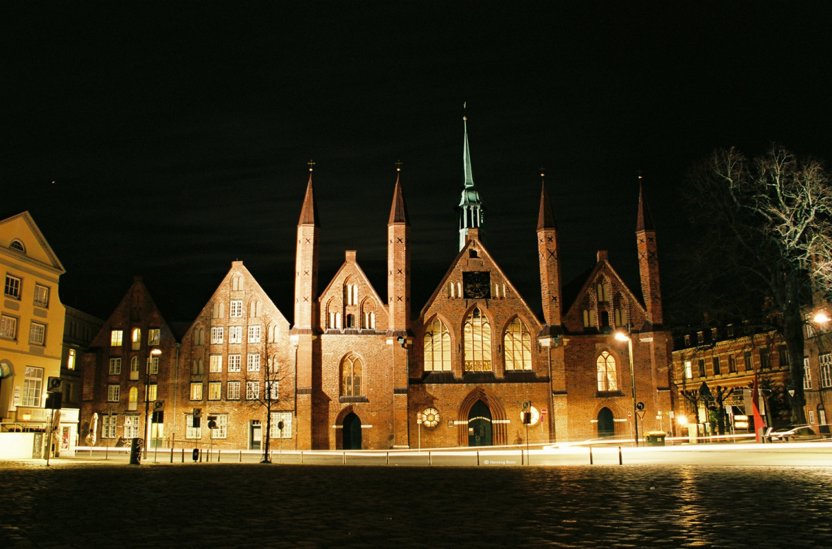 Alemania Lu00fcbecker Koberg bei Nacht