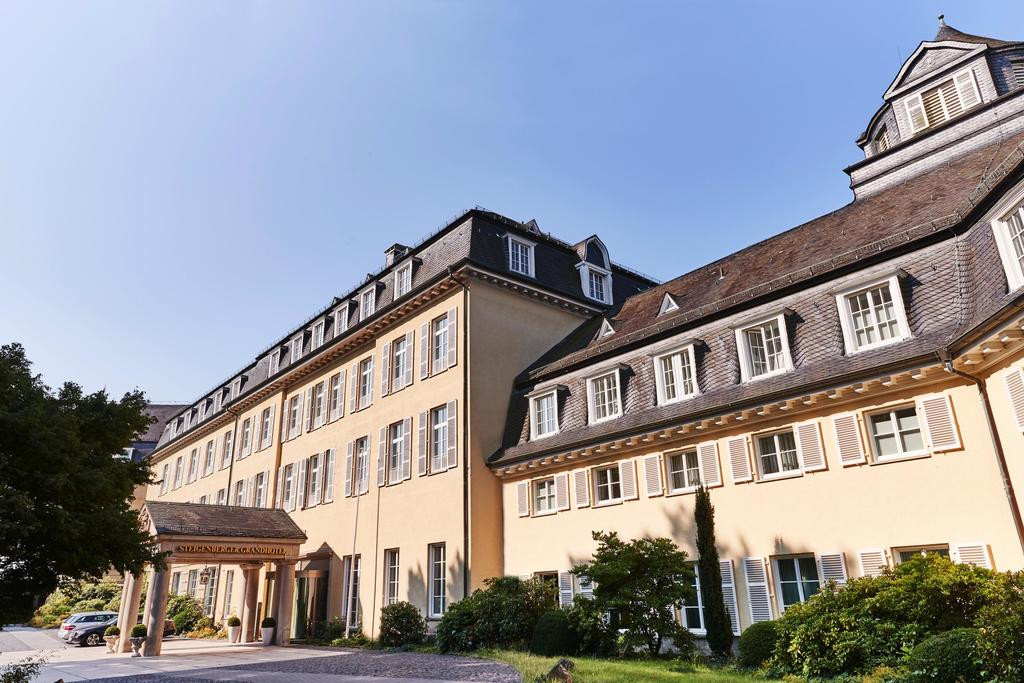 Hotel Petersber entrada