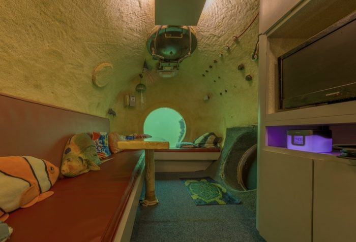 Jules undersea lodge 1 700x477