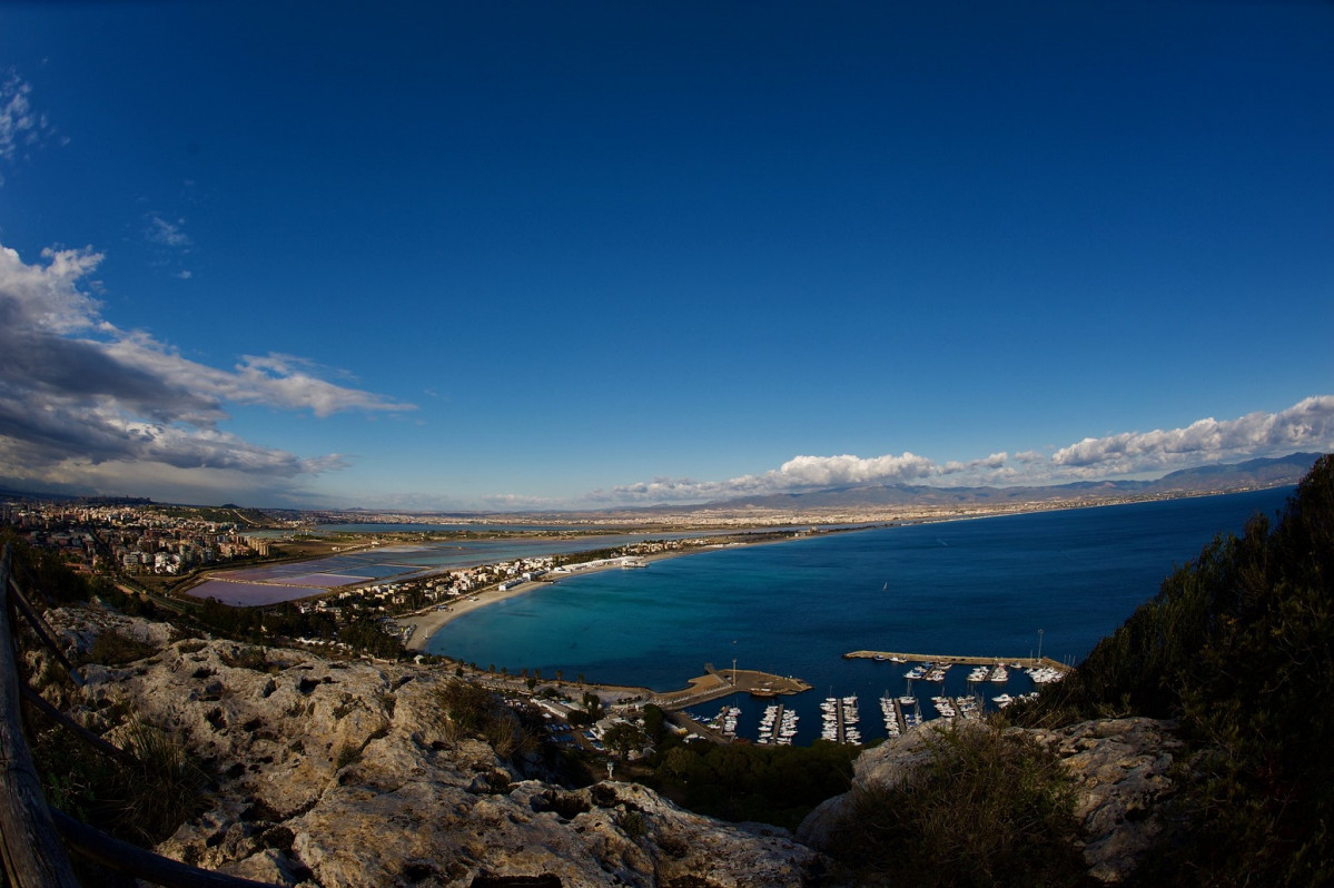 Cagliari, Playa del poeta vista desdde la Silla de Diablo
