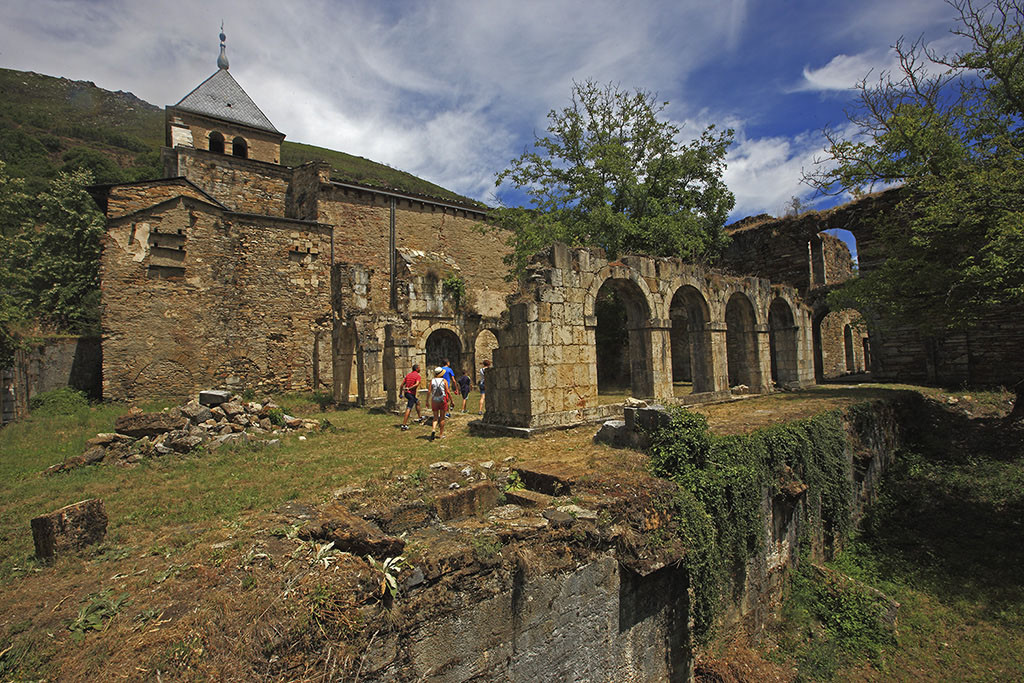 31 Montes de Valdueza. Monasterio de San Pedro de Montes