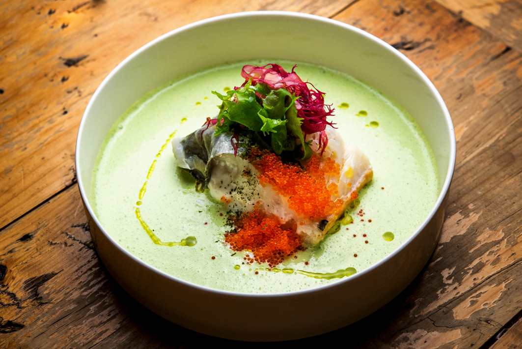 Lomo de bacalao en salsa wakame de Bendita Locura Coffee & Dreams