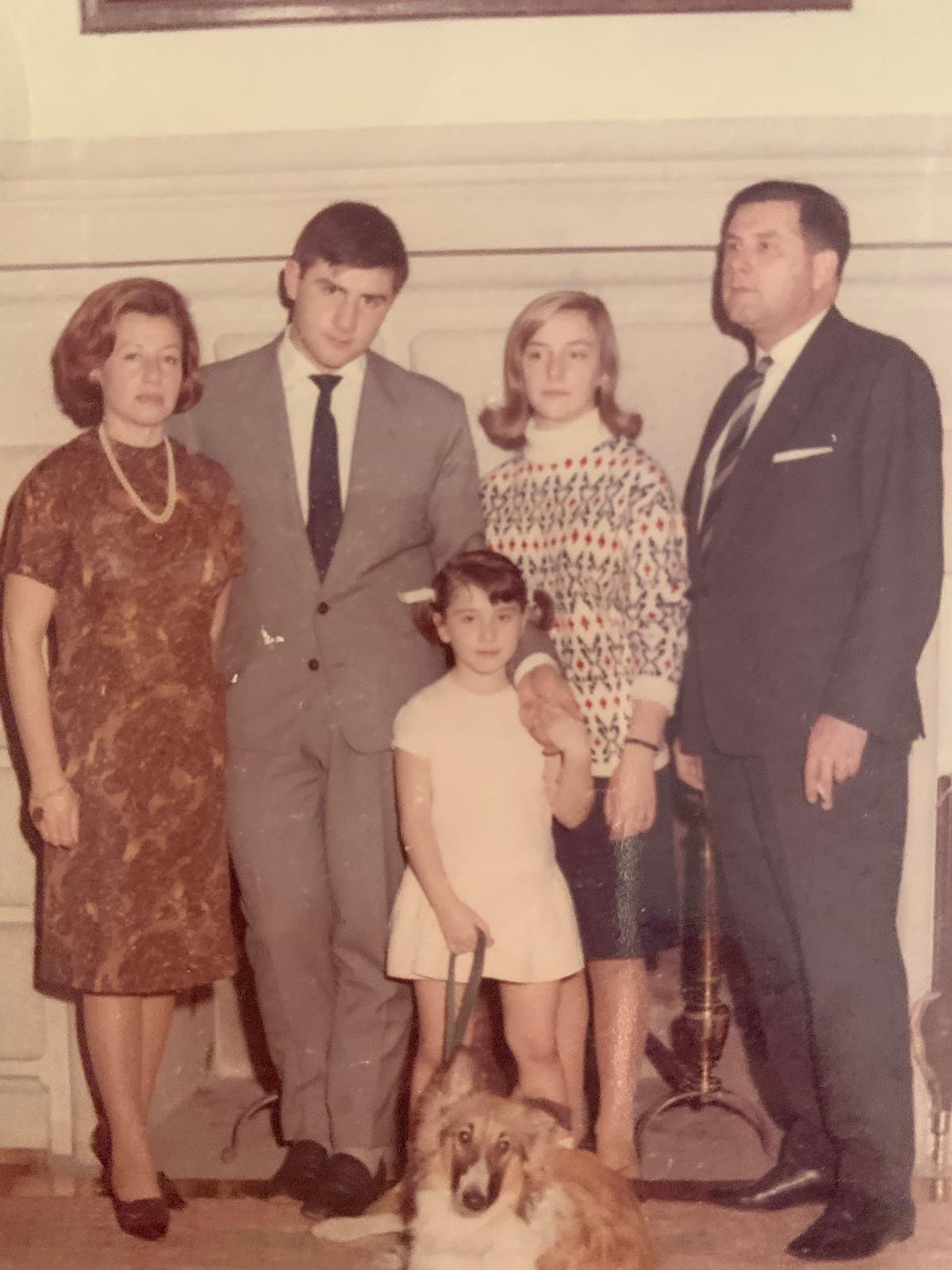 Marcelino Arias con su familia en Hostal Reyes Católicos (1)