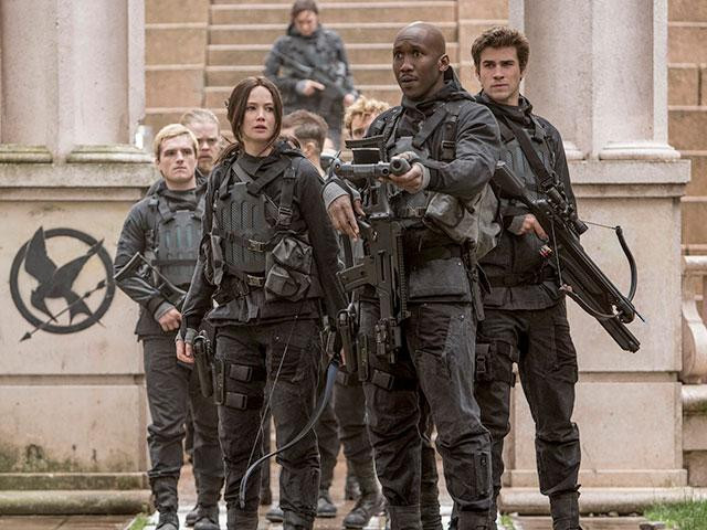 Hunger games mockingjay pt 2 cr murray close SI 0