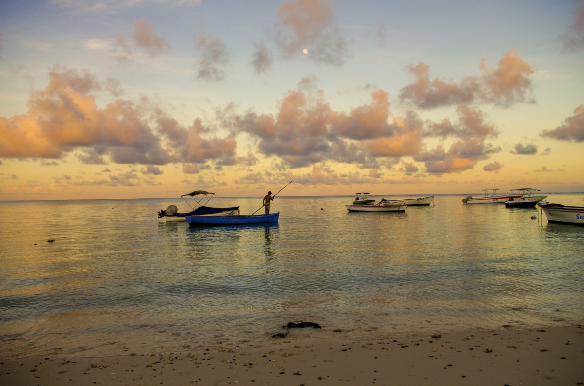 Isla mauricio atardecer en la playa Trou aux Biches 16482019