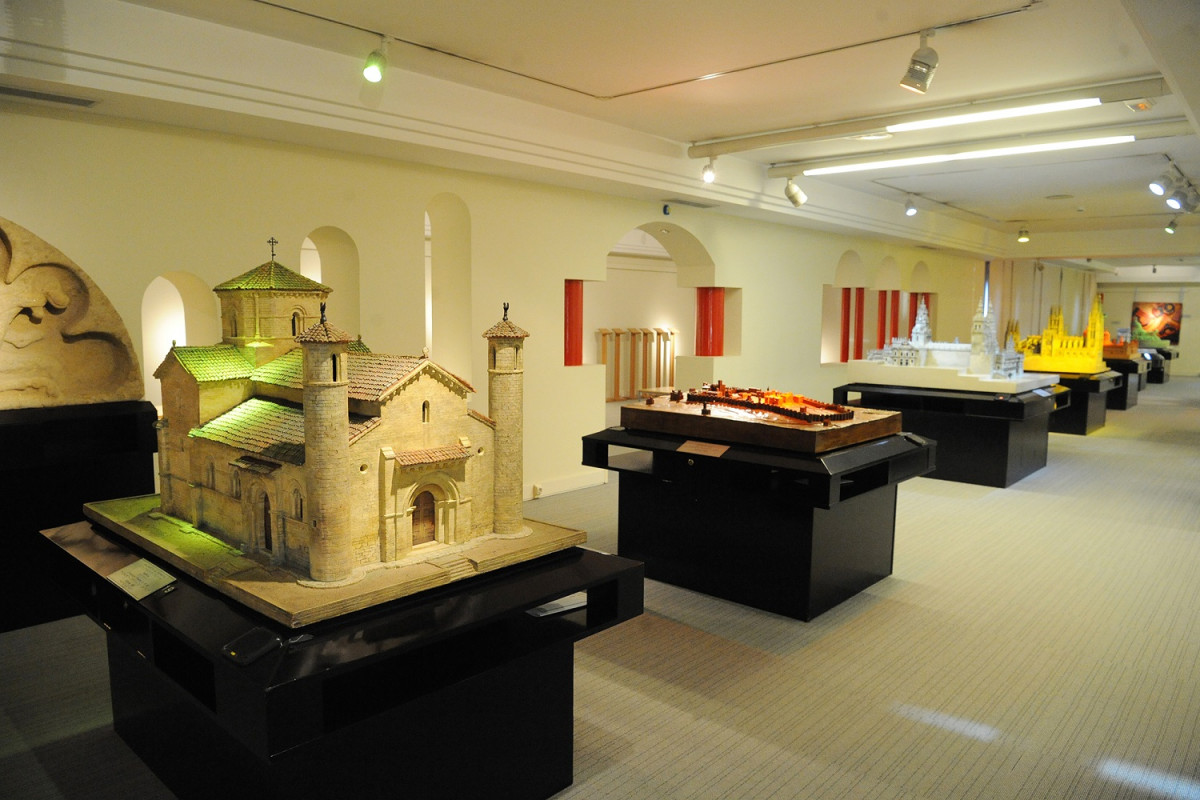 Varias de las maquetas de monumentos espau00f1oles en el Museo Tiflolu00f3gico 1500