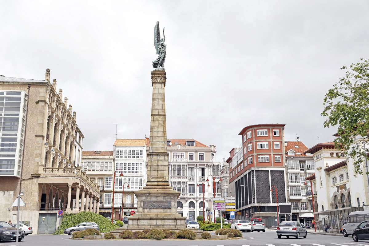 Ferrol, Plaza de Galicia, Izquierda Teato Jofre Turismo Ferrol 2 1500 2020