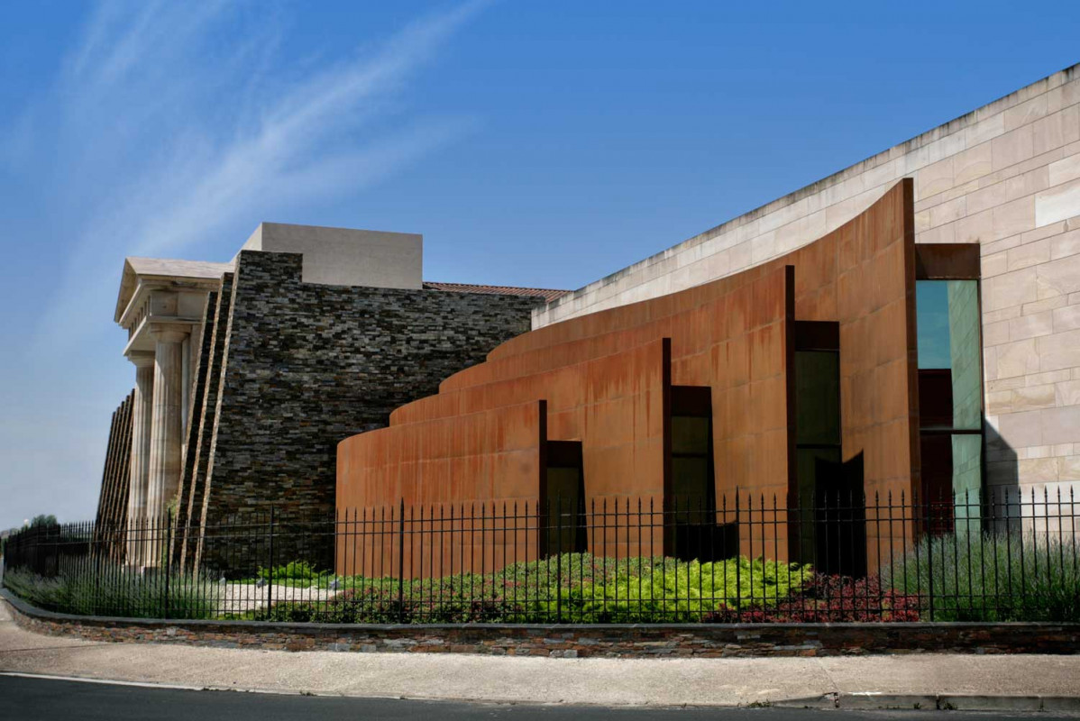 Fachada bodega Carlos Serres 1