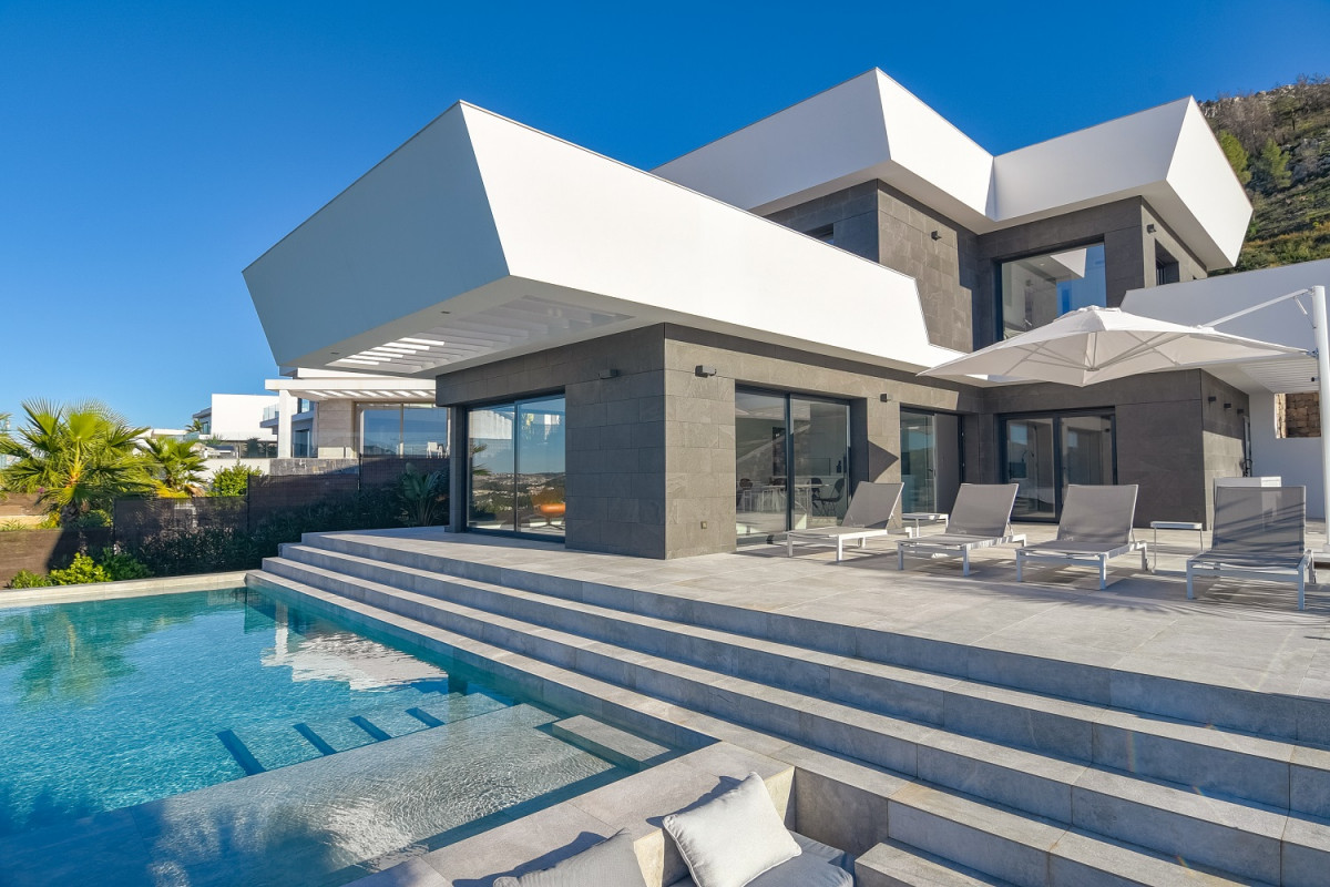 ES 00017 18 exterior 1500