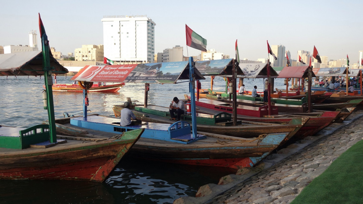 Dubai Los abras son un sistema tradicional de transporte
