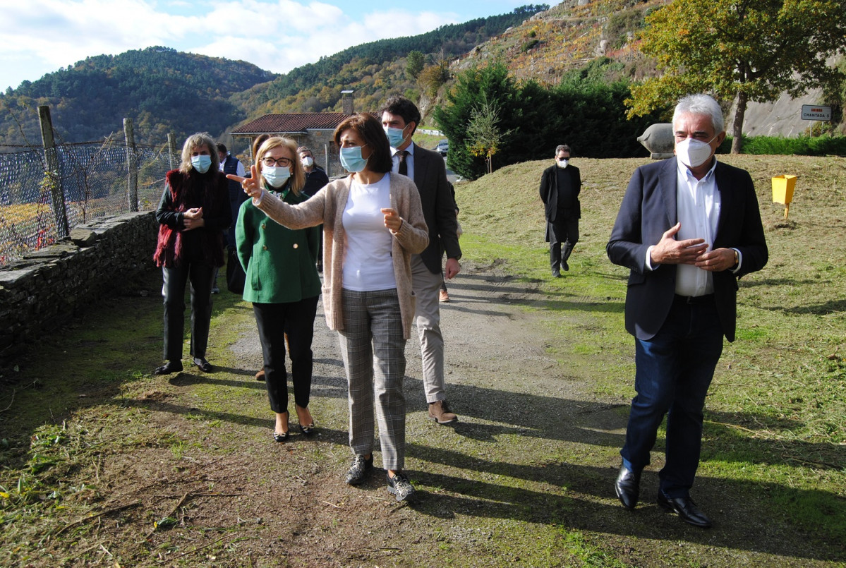 Visita de la conselleira de Medio Ambiente, u00c1ngeles Vu00e1zquez, a Chantada. 1496