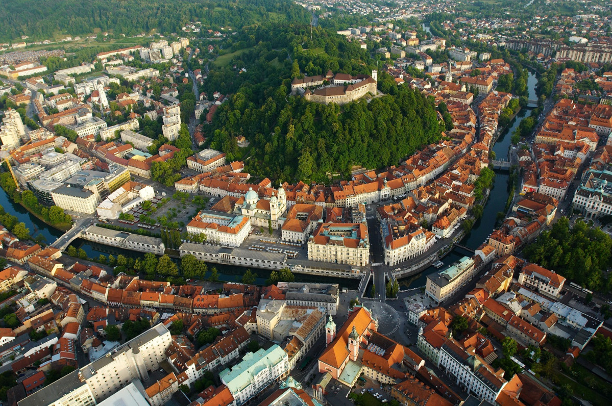 Eslovenia Panpu00e1mica de  Ljubljana 1600 foto  T. Jesenicnik