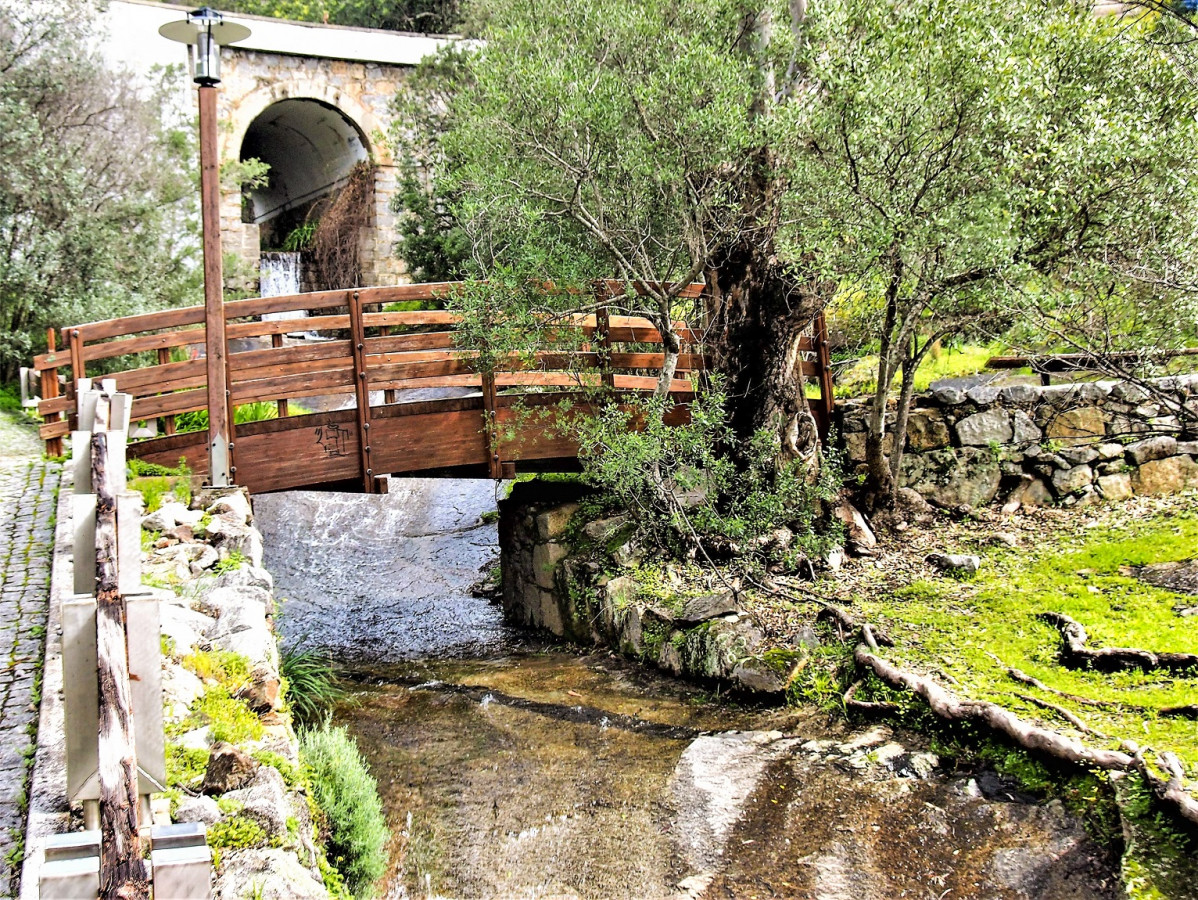 Cascadas y manantiales en Caldas de Monchique, un pequeu00f1o pueblo a los pies de la Serra de Monchique 1550