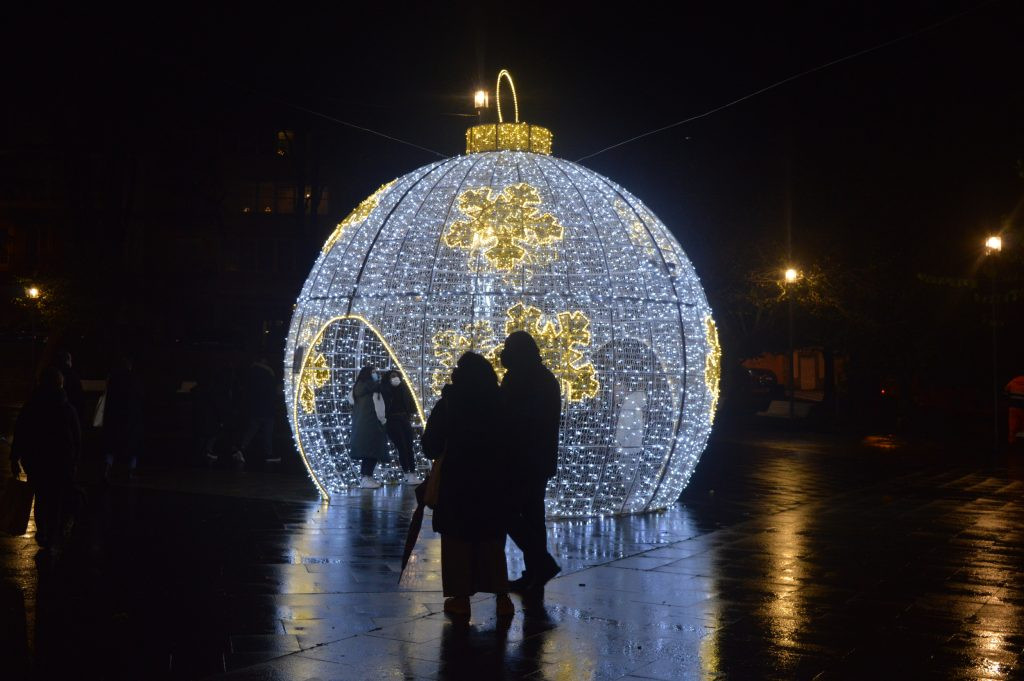 Bola gitante de la plaza de Amboage en Ferrol