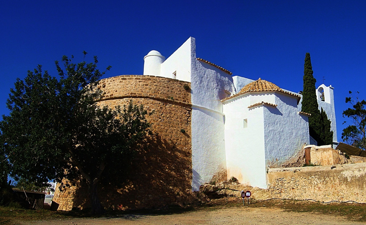 Ibiza, Iglesia de Santa Eulu00e0ria des Riu (Ibiza). La iglesia de Santa Eulu00e0ria, en Es Puig de Missa,