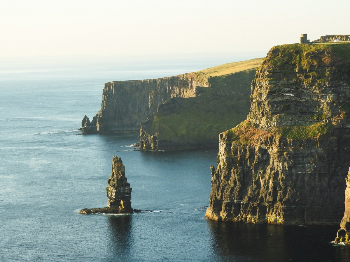 Irlanda Cliffs of Moher, Ireland henrique craveiro ezJhm4xrHAM unsplash 1600