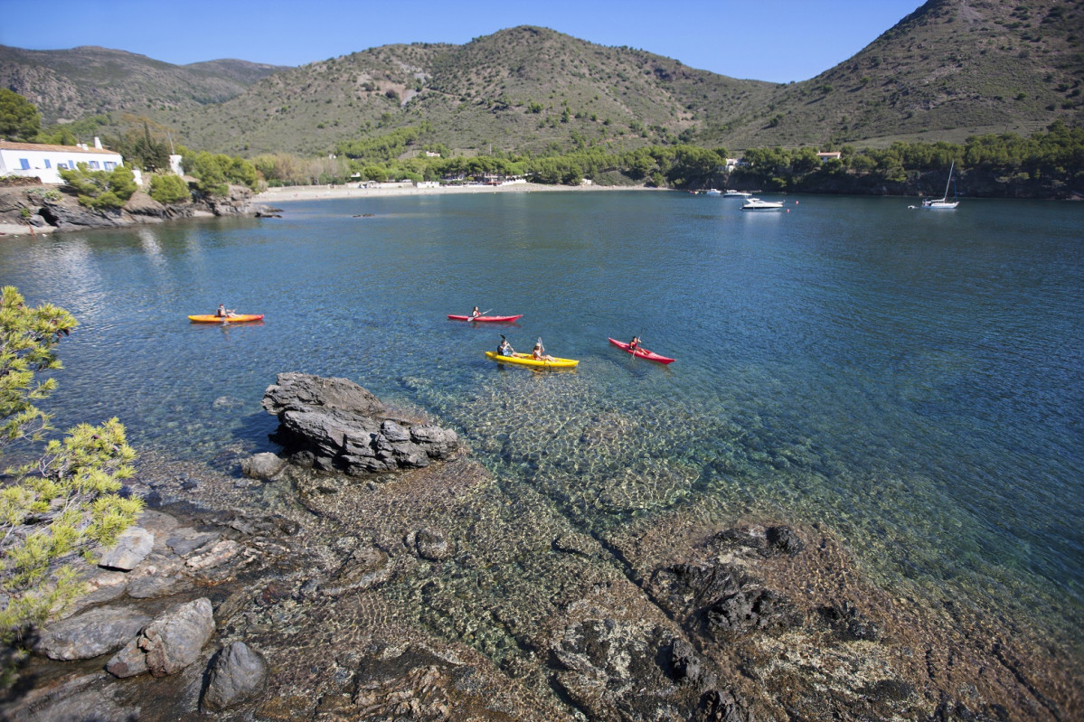 Roses, Kayak