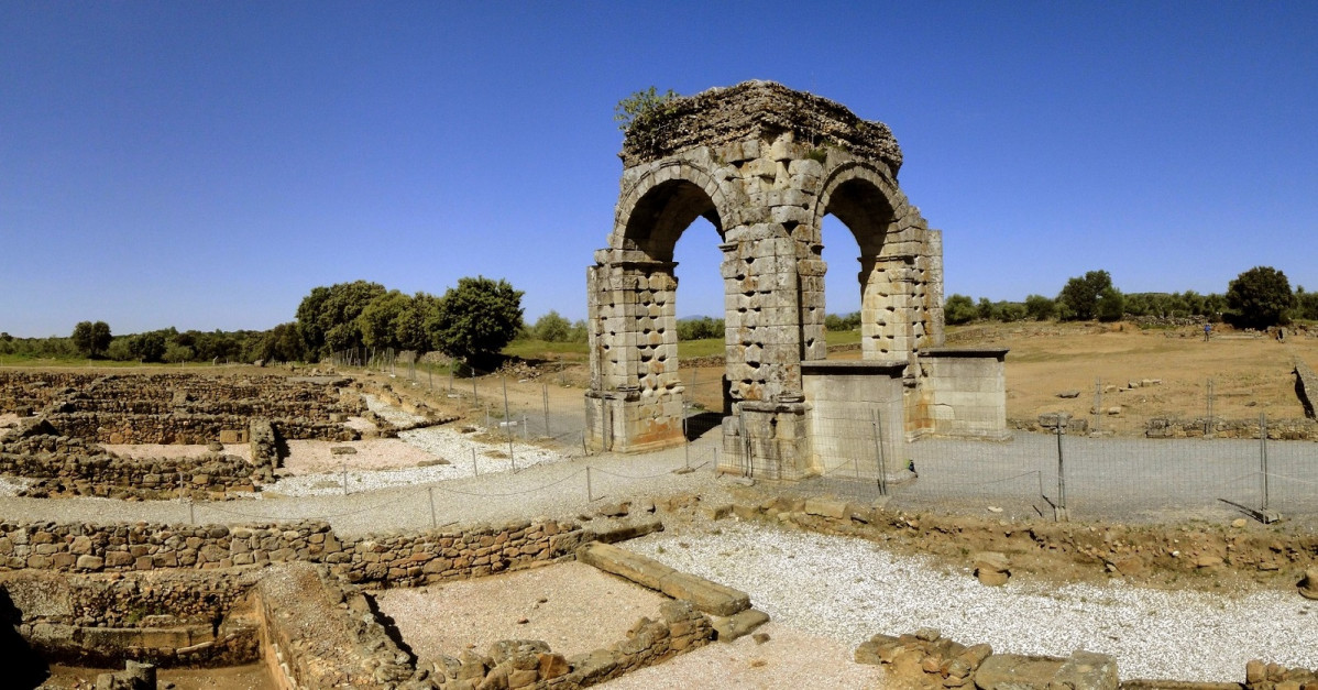 Arco de Cu00e1parra, Romano Cu00e1ceres 1593