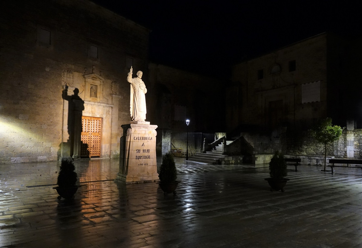 Caleruega, Burgos, Monumento al Fundador de los dominicos 1499 2019