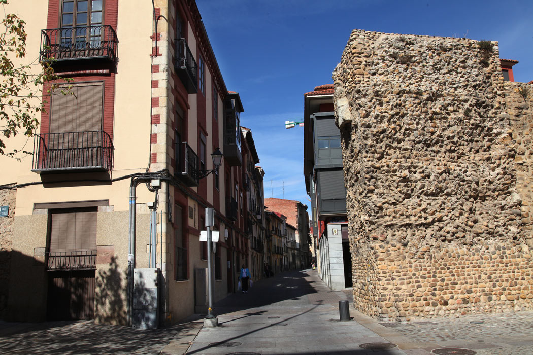 La Puerta Moneda entrada del Camino de Santiago al León medieval