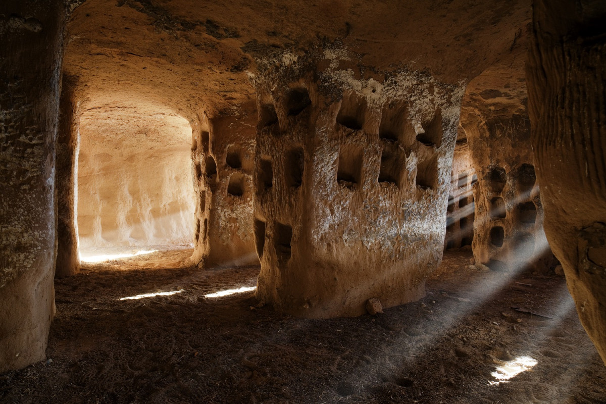 RIOJA ORIENTAL. Cueva de los Cien Pilares 24.RV 1500