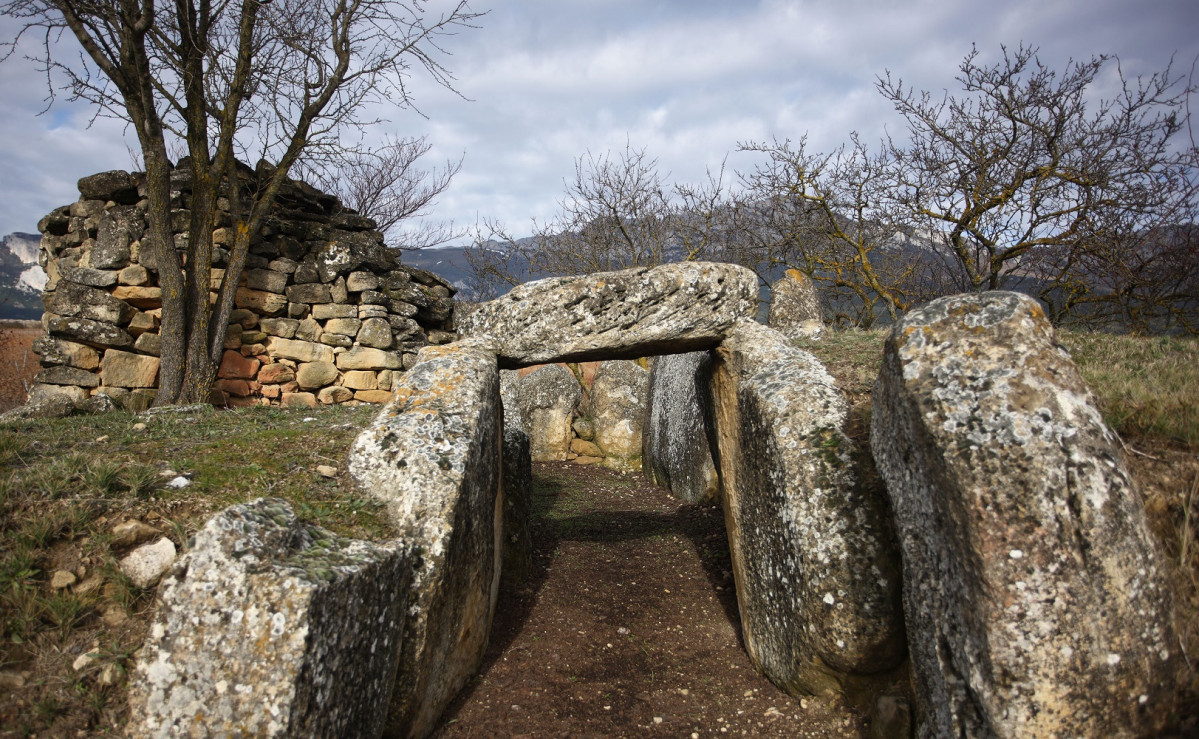 RIOJA ALAVESA.Dolmen de San Martu00edn. copy QUINTAS 22.RV 1600