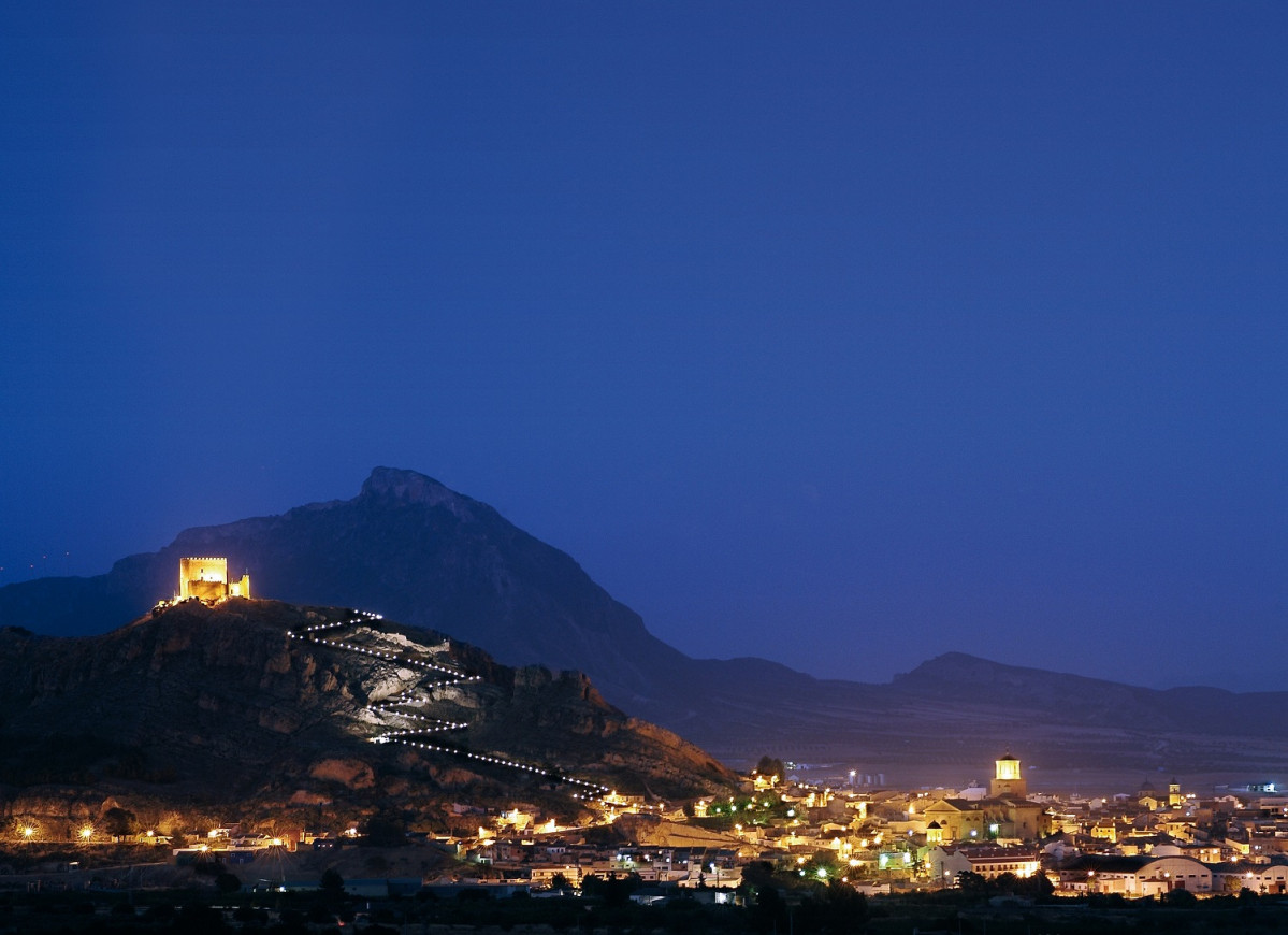 9.RV JUMILLA. Castillo y ciudad iluminados 1500