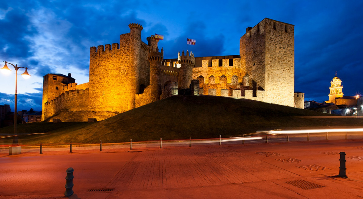 8.RV BIERZO ENOTURISMO. Castillo de Ponferrada 1600