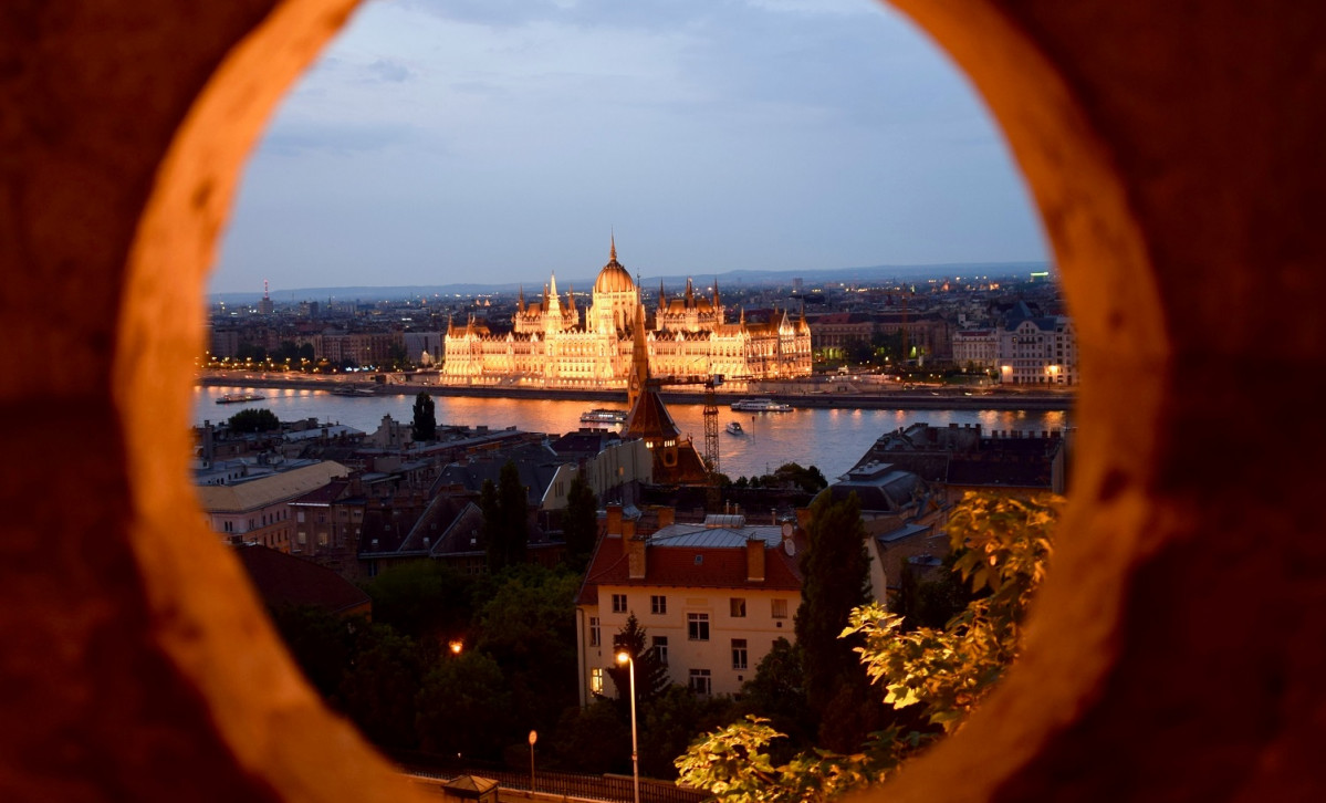 Budapest Parlament, desde Buda 1500