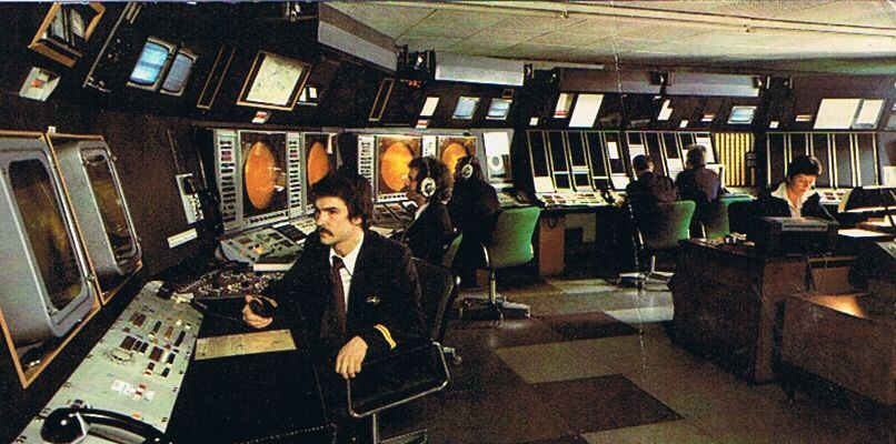 La sala de radar del control de tráfico aéreo de la RDA (operación de INTERFLUG ) en Schönefeld en los años 80