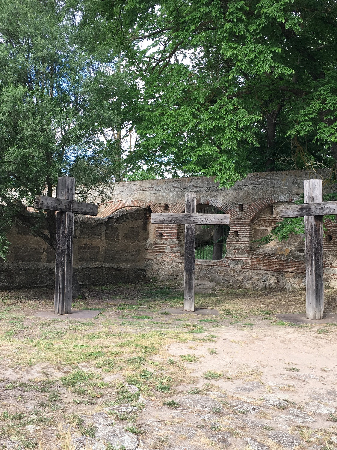 Museo Vostell en Malpartida de Cu00e1ceres, Cementerio Yoko