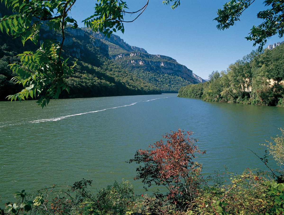 Montes Obarenes 1Embalse ru00edo sobru00f3n