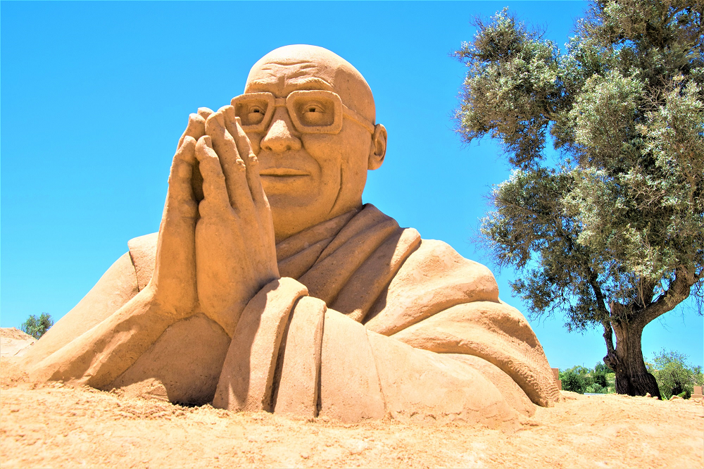 ALGARVE Sand City Dalai Lama