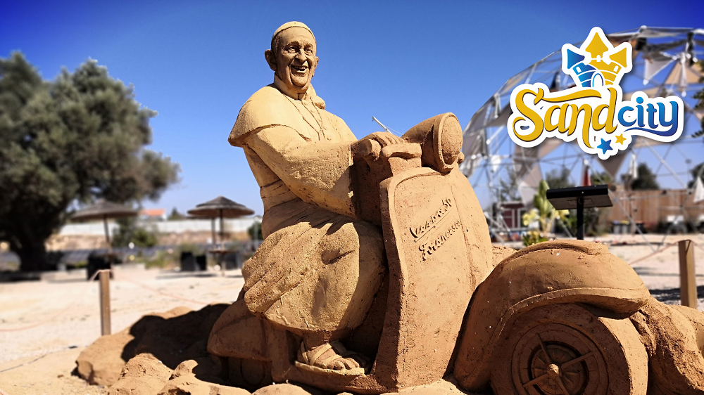 ALGARVE Sand City Papa Francisco