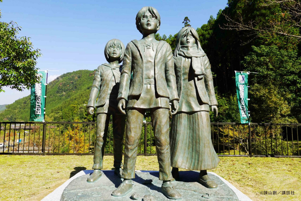 Escultura protagonistas Ataque a los titanes presa de Oyama 3