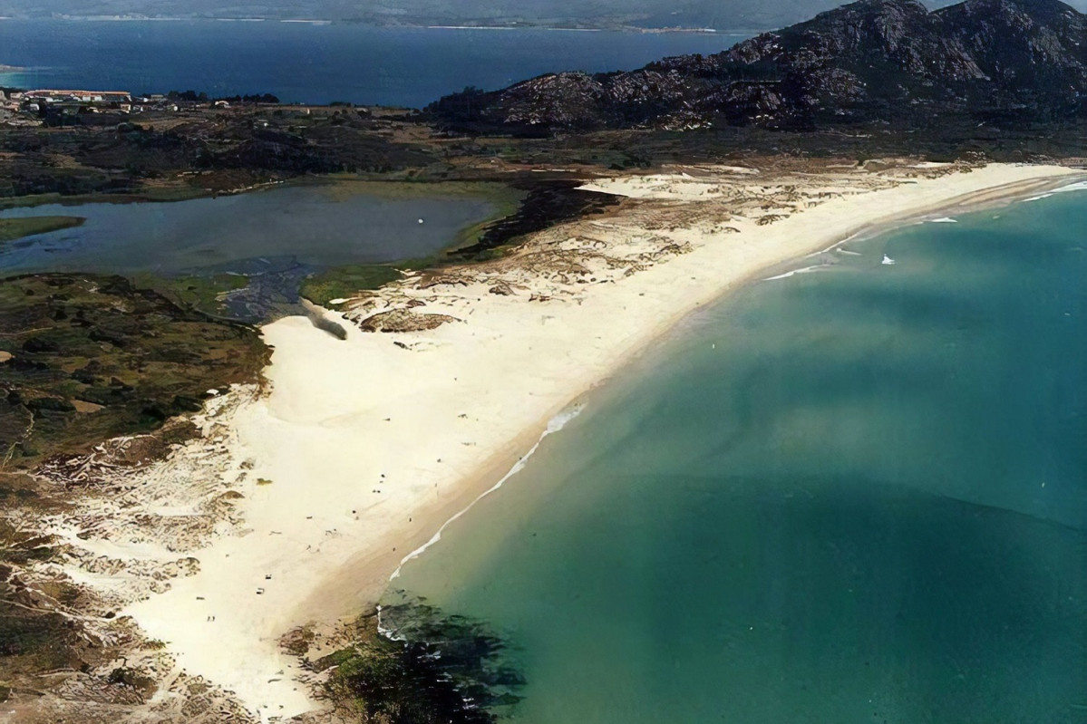 Playa do Ancoradoiro, Muros