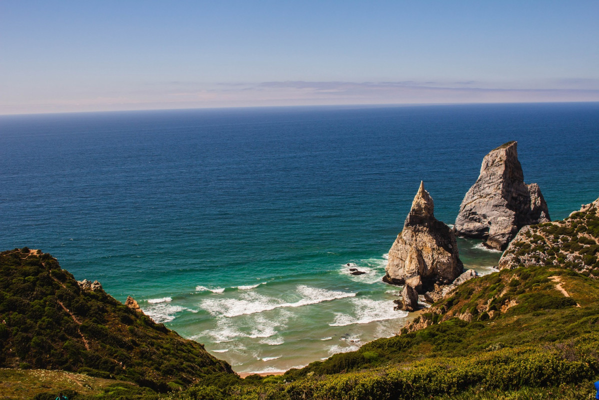 Sintra, Playa, Portugal ( foto miguel bernardo unsplash)