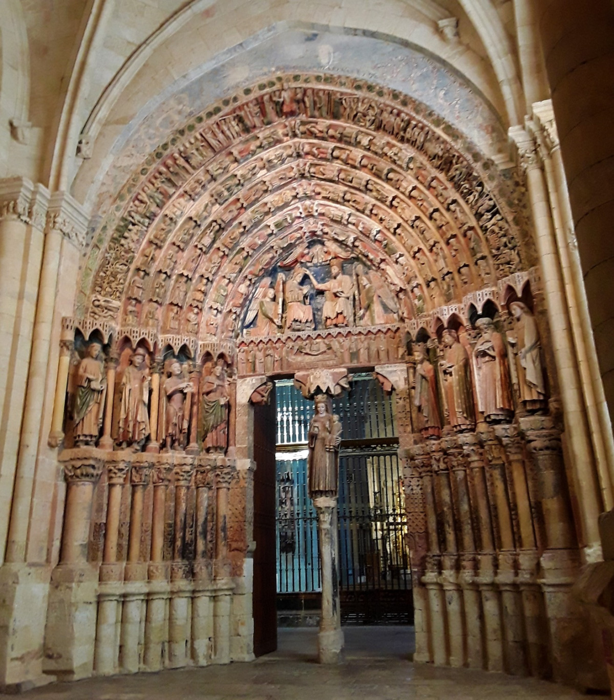 Toro, Portico de la Majestad, en la Colegiarta de Santa Maru00eda 1500