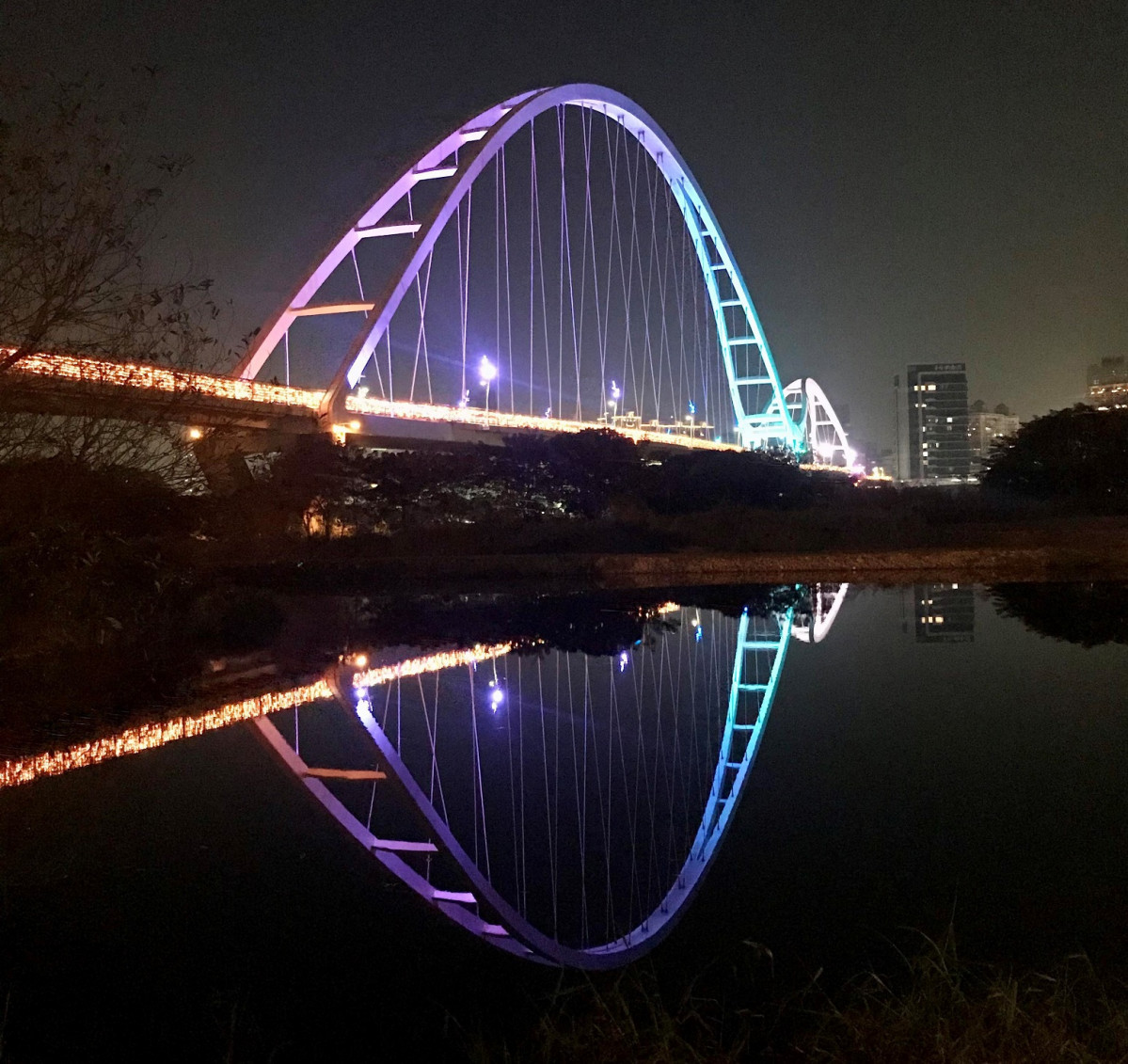 Crescent Bridge, New Taipei City
