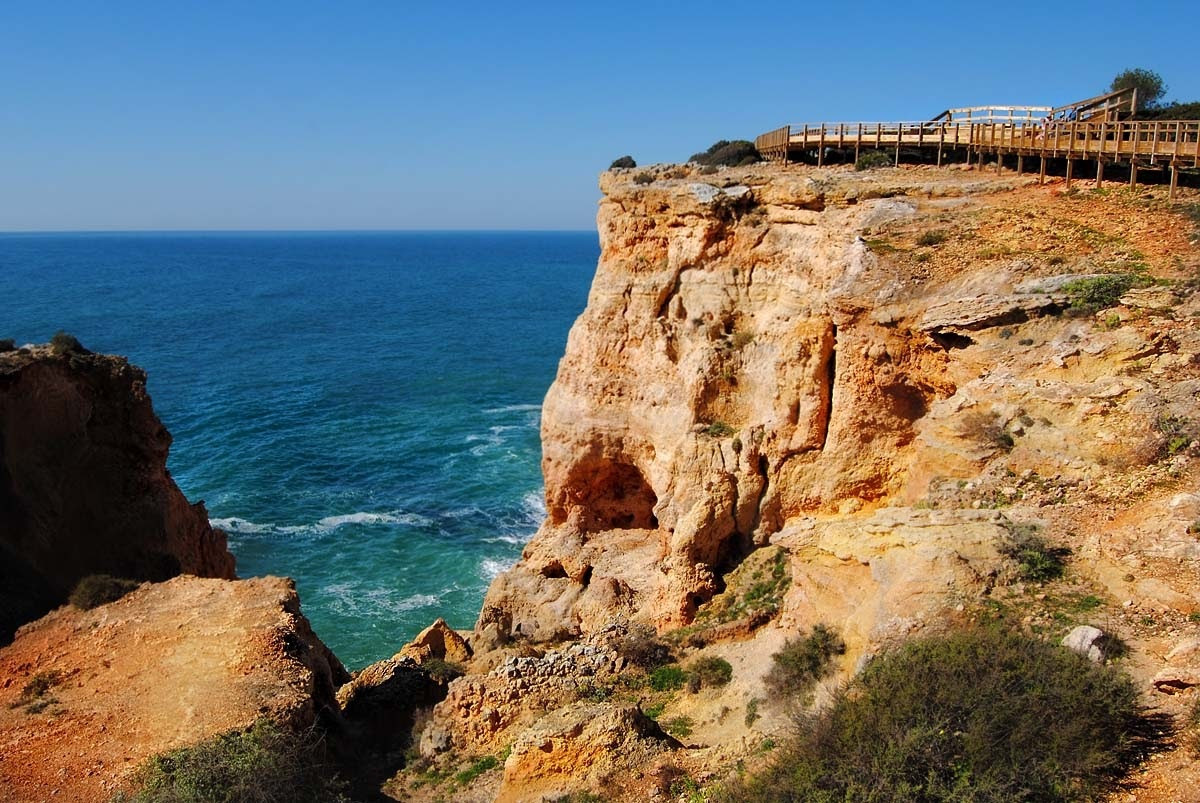 Algar Seco. pasarela a Carvoeiro, Portugal