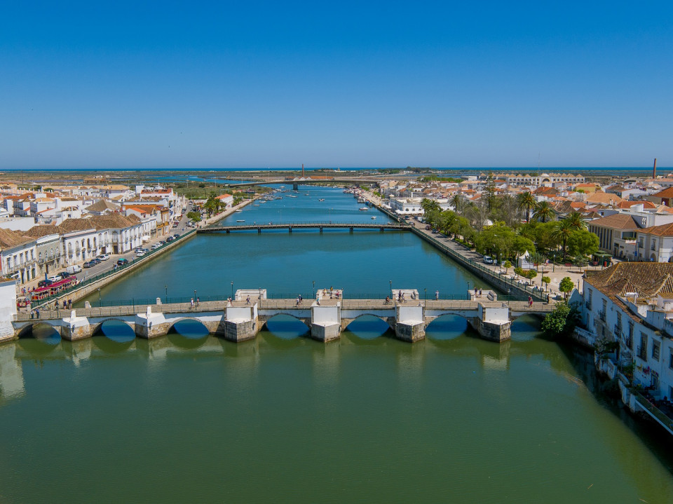 Tavira, Ponte Velha Tavira, en primer plano (@T. Algarve)