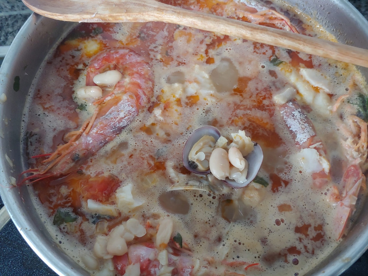 Guiso de fabes marinadas. Un plato muy socorrido en los restaurantes de Oviedo