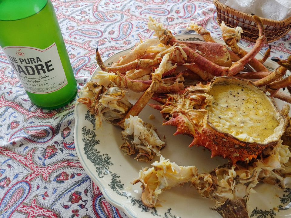 Mariscos del cantábrico, con sidra asturiana, uno de los maridajes gastronomicos mas conseguidos