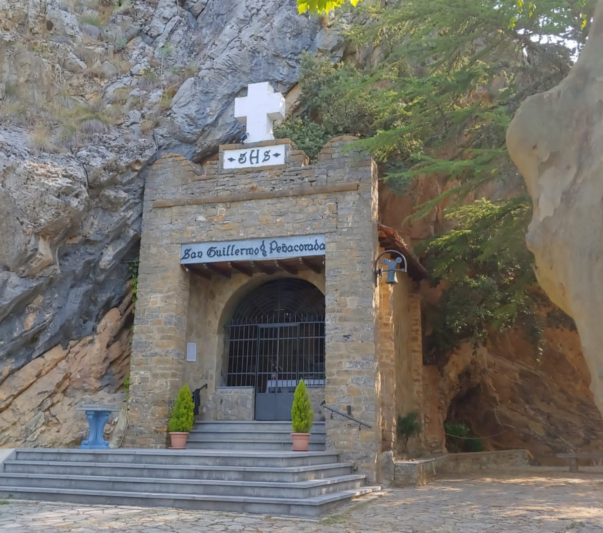Cueva hermita de san Guillermo, en Cistierna