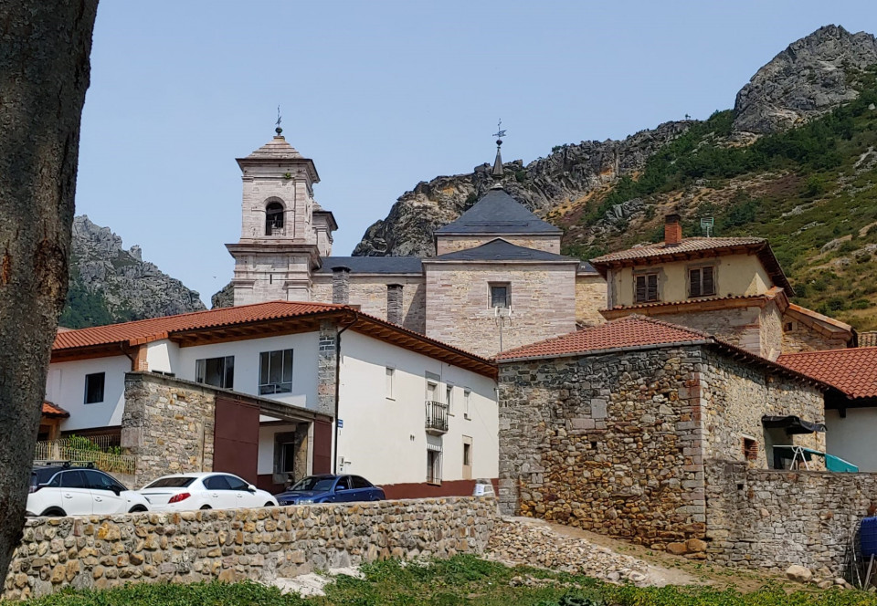 Lois y su Catedral de montaña leonesa