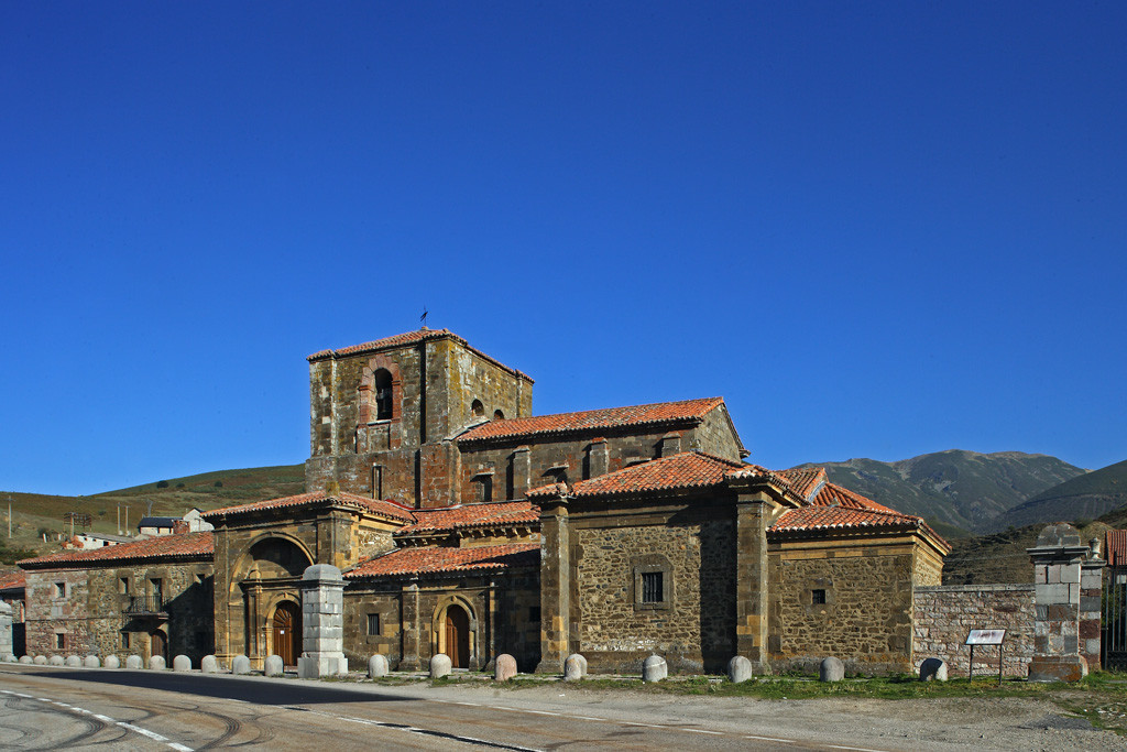 Colegiata de Santa María de Arbas